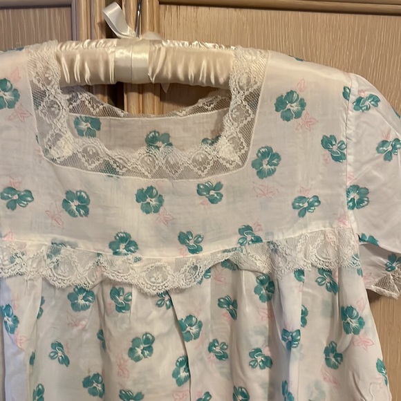 NWOT Hand Sewn Cotton Nightgown - Picture 4 of 4